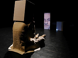 Helios-Theater: "Gegenüber"