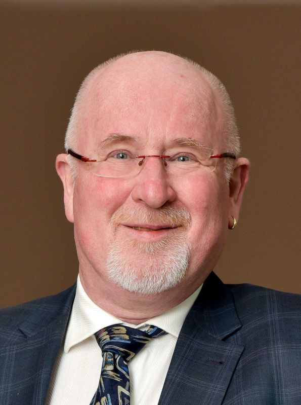 Dr. Volker Pirsich: Die Dichter und der Krieg