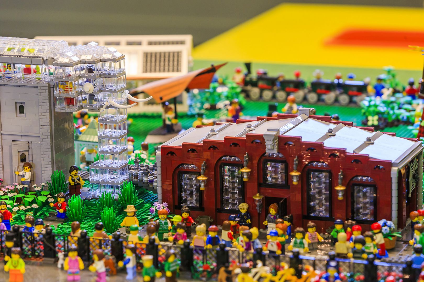 Taschenlampenführung in der LEGO® Ausstellung