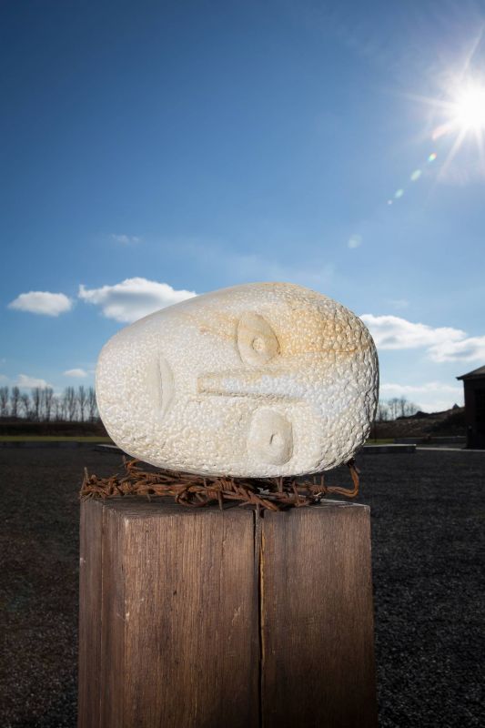 „Was mich bewegt“ - Bilder, Assemblagen und Skulpturen von Anna Bakow erzählen Geschichten